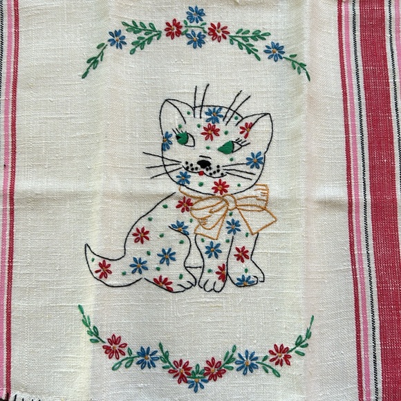 Vintage Hand Embroidered Cat & Dog Tea Towels - Picture 5 of 11